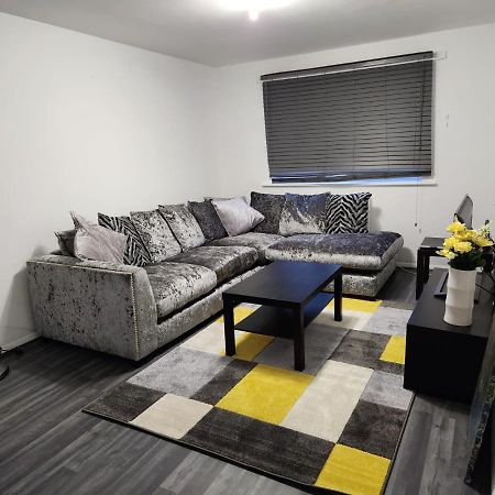 1 Bedroom Service Apartment With Netflix 웨스트 서록 외부 사진
