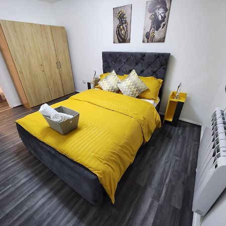 1 Bedroom Service Apartment With Netflix 웨스트 서록 외부 사진