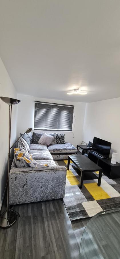 1 Bedroom Service Apartment With Netflix 웨스트 서록 외부 사진