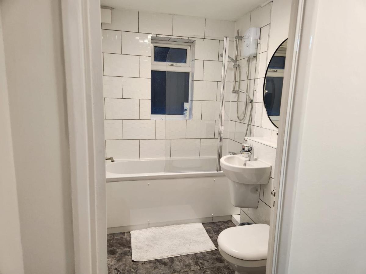1 Bedroom Service Apartment With Netflix 웨스트 서록 외부 사진