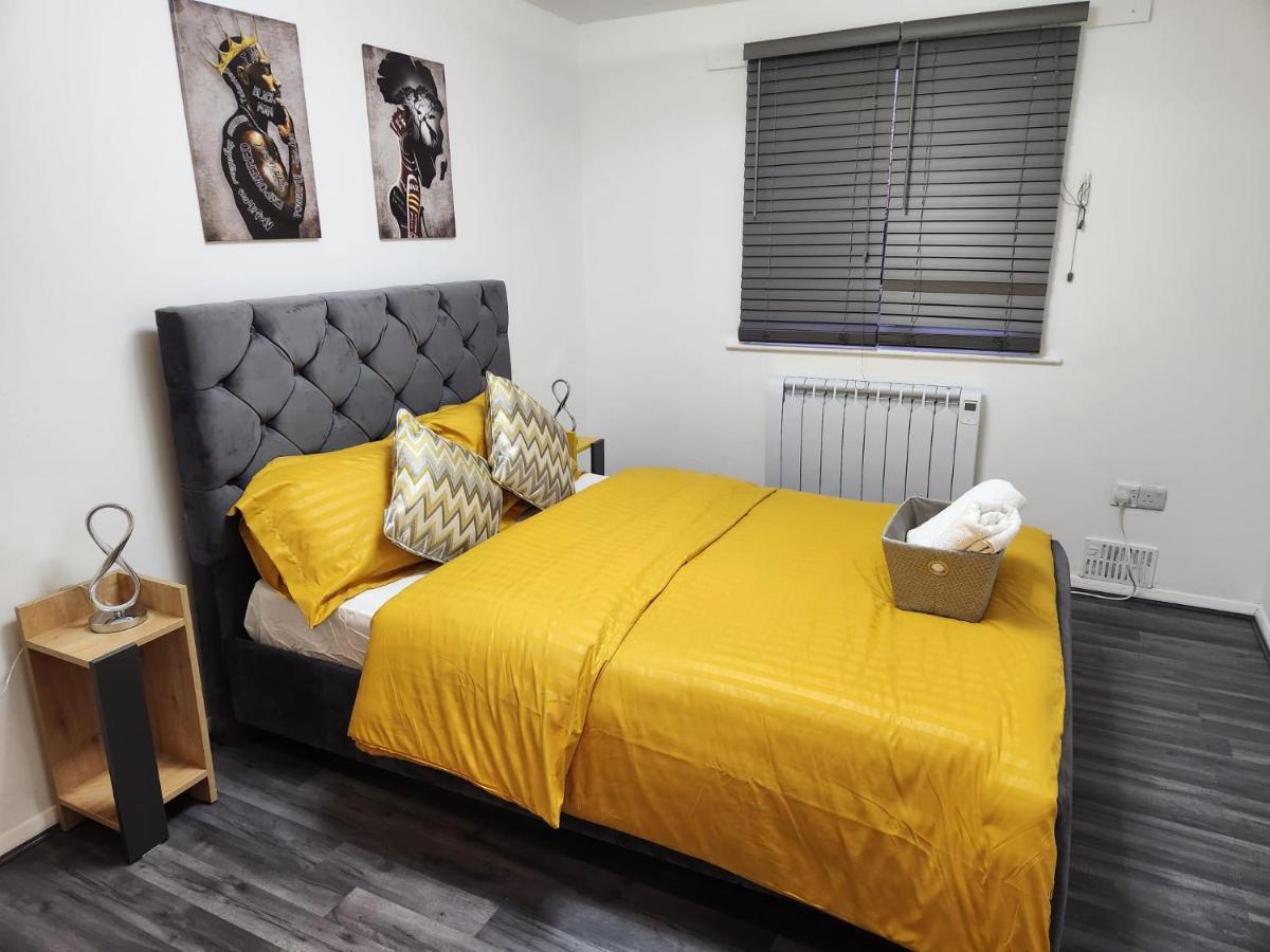 1 Bedroom Service Apartment With Netflix 웨스트 서록 외부 사진