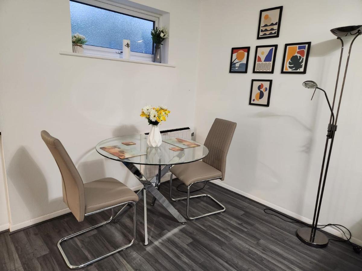 1 Bedroom Service Apartment With Netflix 웨스트 서록 외부 사진